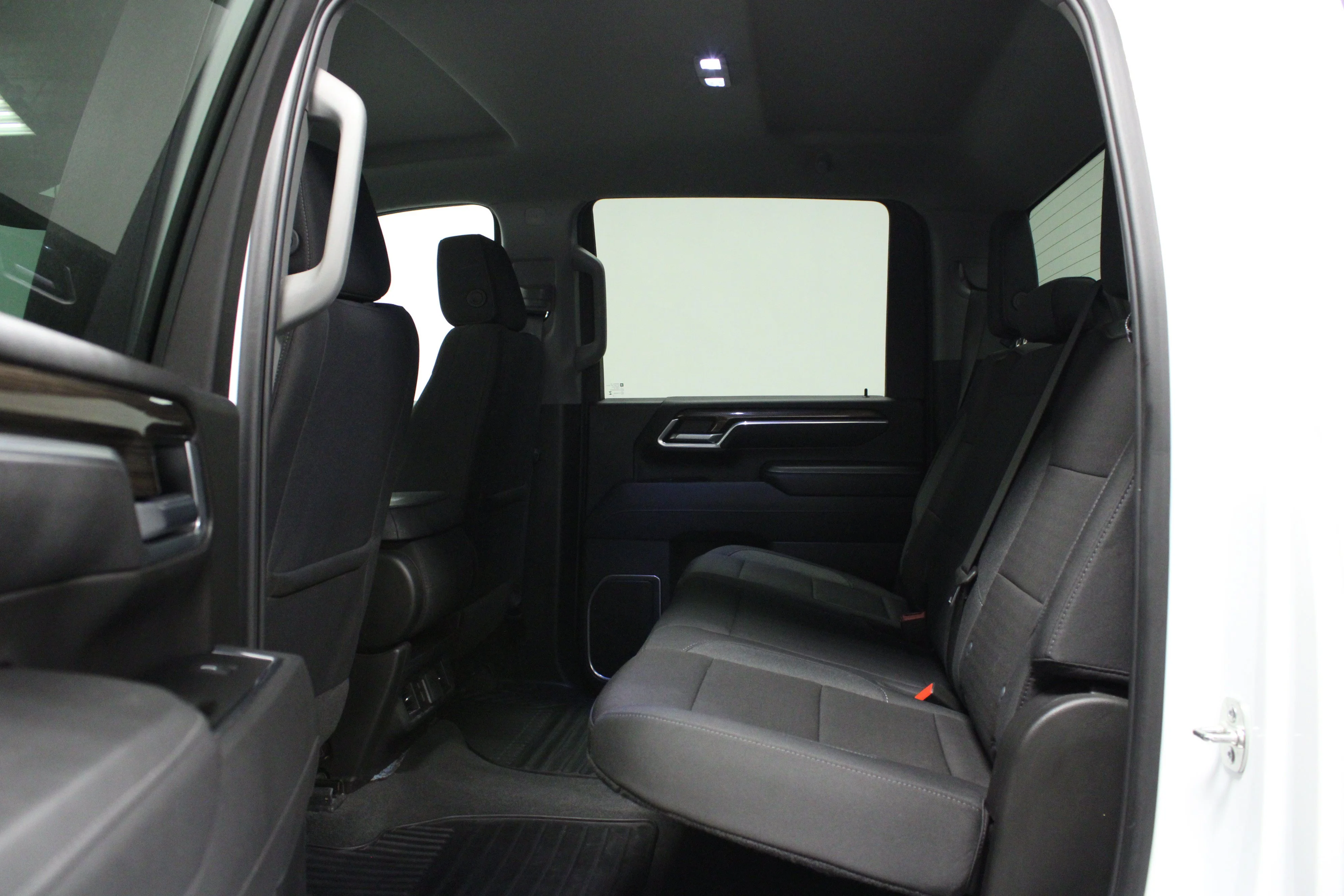Used 2025 Summit White Chevrolet LT image 13