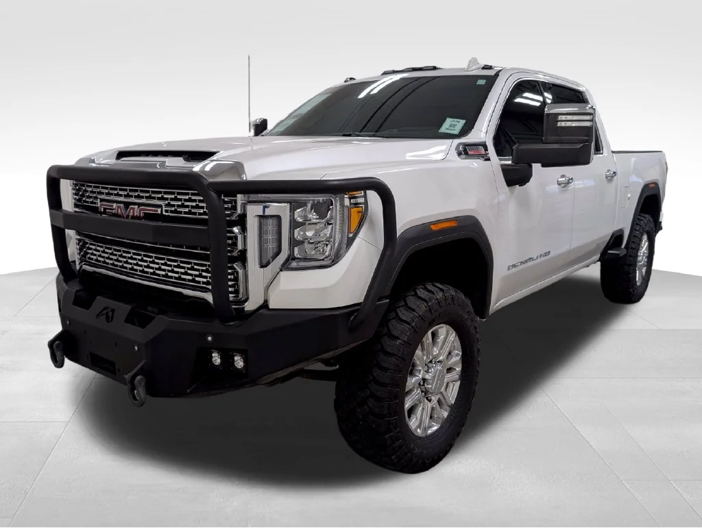 Used 2022 White Frost Tricoat GMC Denali image 21