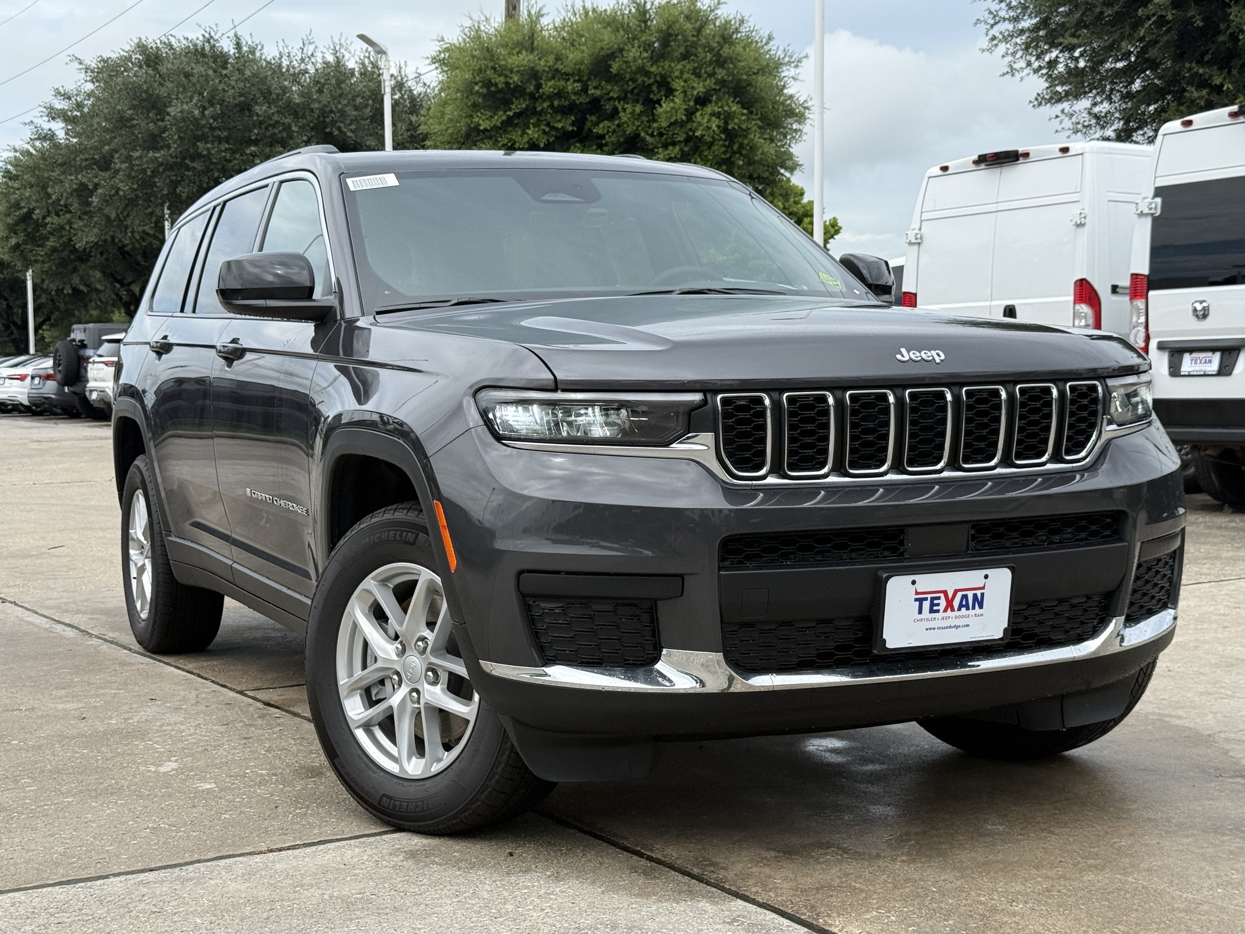 New 2026 Baltic Gray Metallic Clear-Coat Exterior Paint Jeep Laredo X image 2