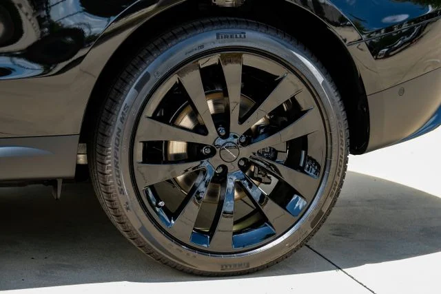 New 2026 Santorini Black Land Rover SE image 75