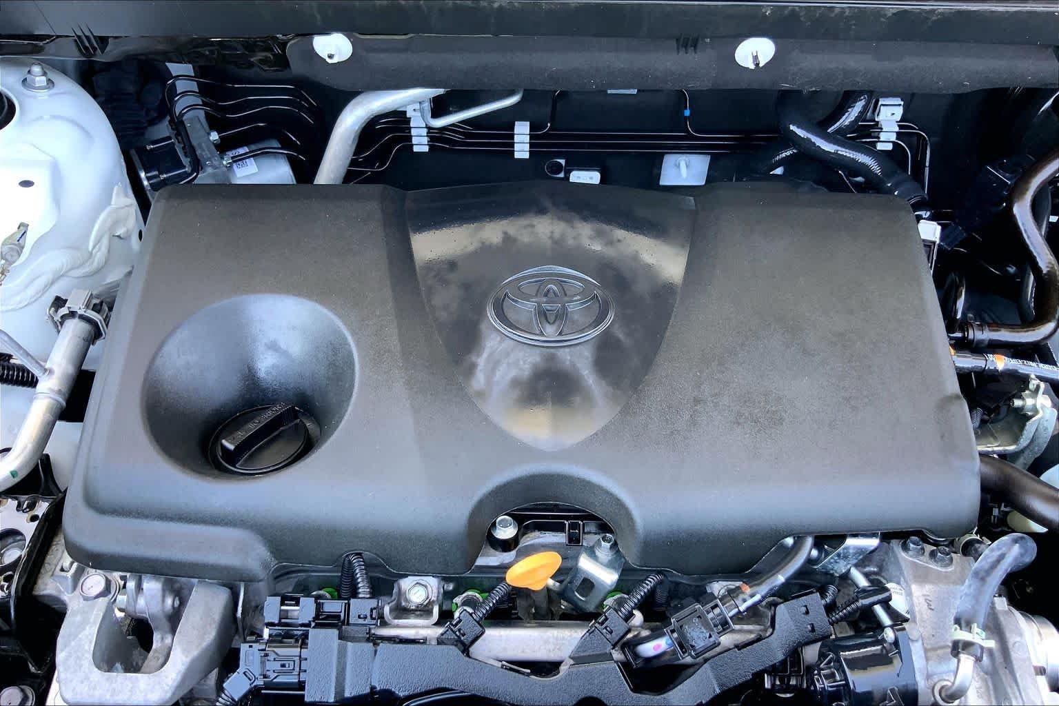 Used 2025 Ice Cap Toyota XLE image 32