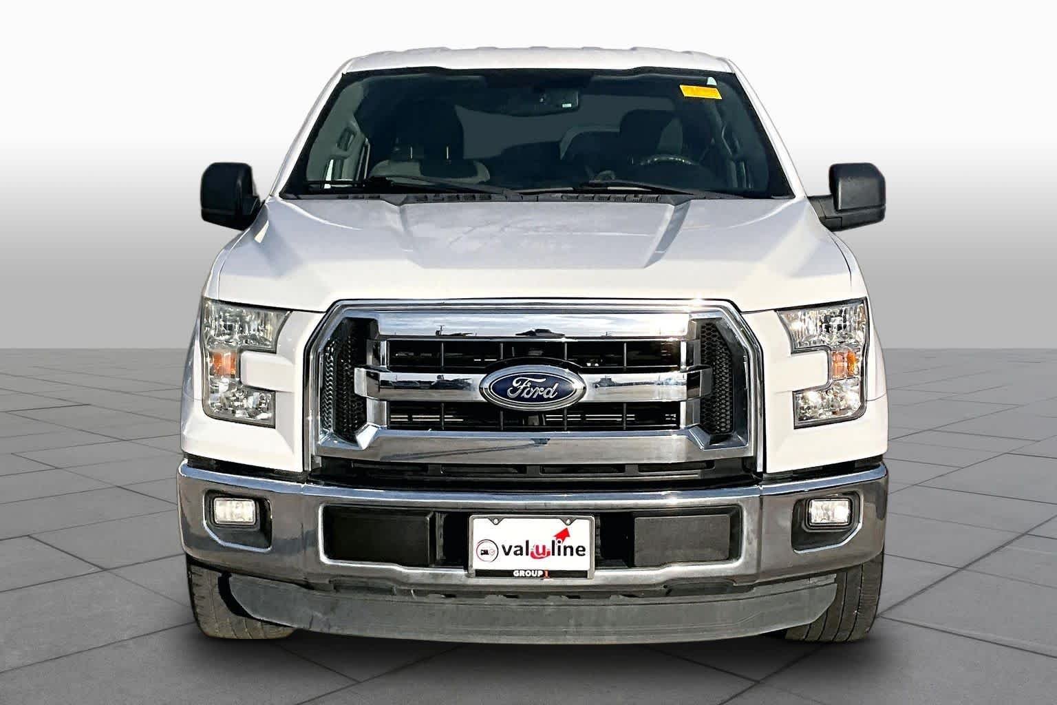 Used 2016 Oxford White Ford XLT image 4
