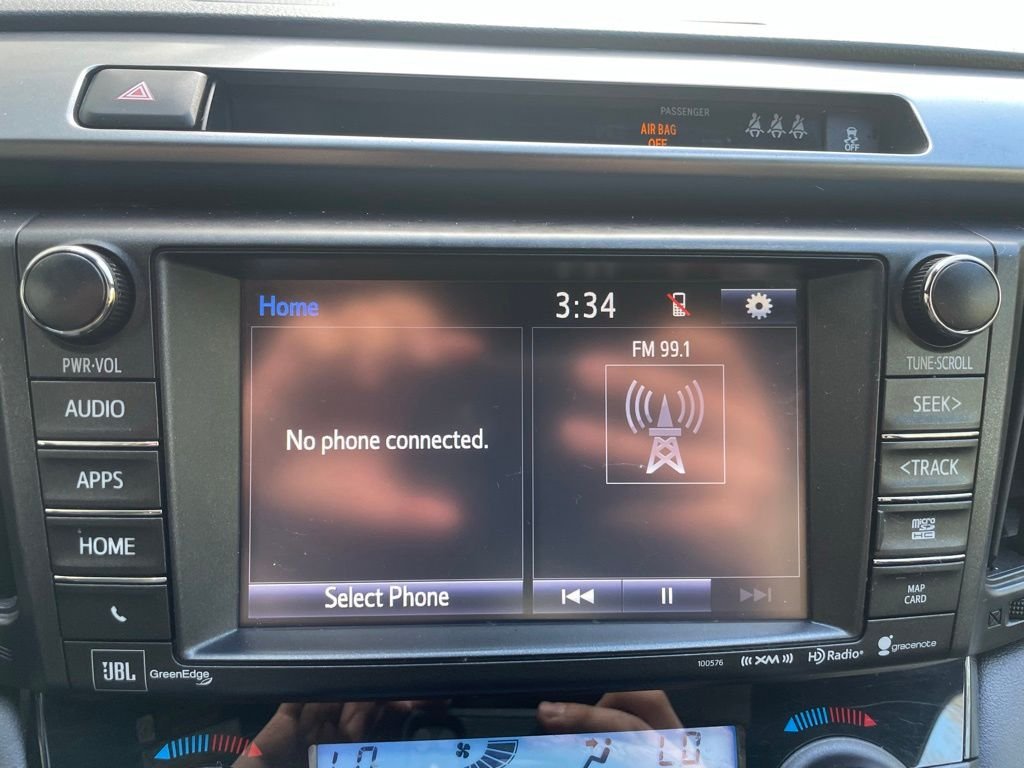 Used 2018 Magnetic Gray Metallic Toyota SE image 16