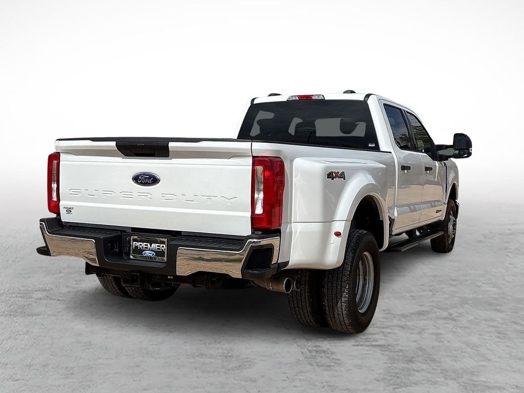Used 2025 Oxford White Ford XLT image 10