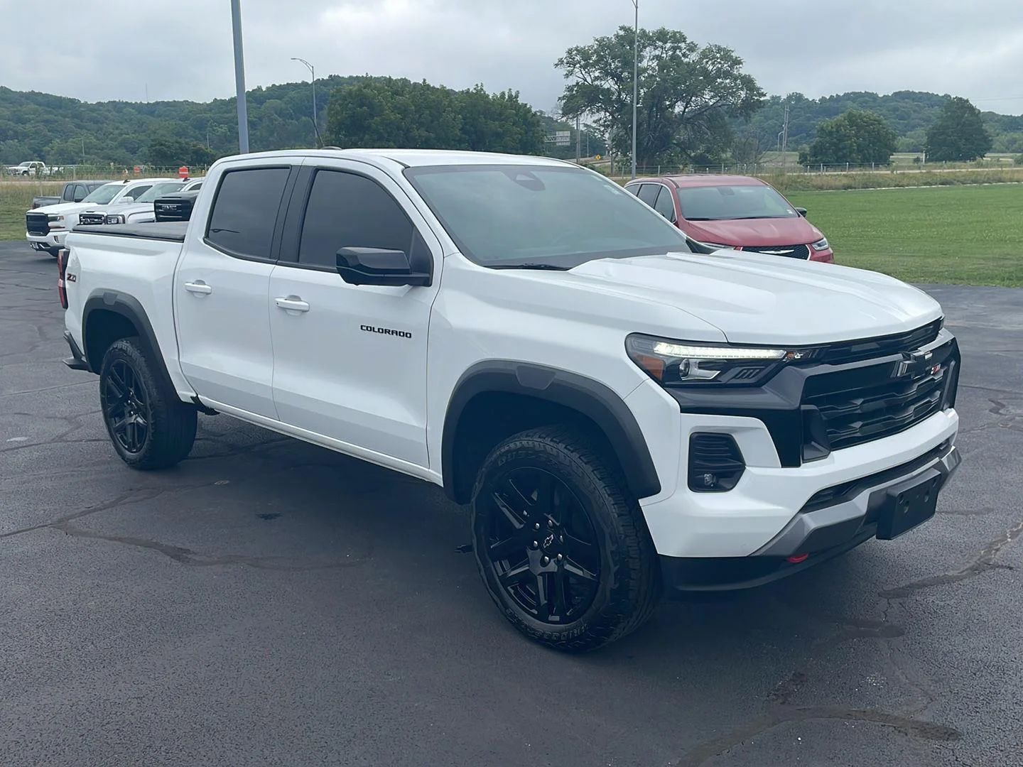 Used 2024 Summit White Chevrolet 4WD Z71 image 9