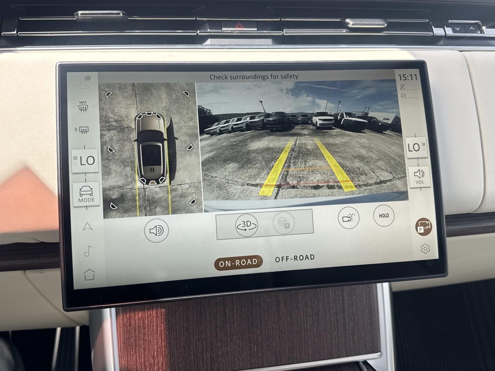 New 2026 Ostuni Pearl White LAND ROVER SE PHEV image 12