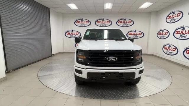 New 2026 Oxford White Ford XLT image 4