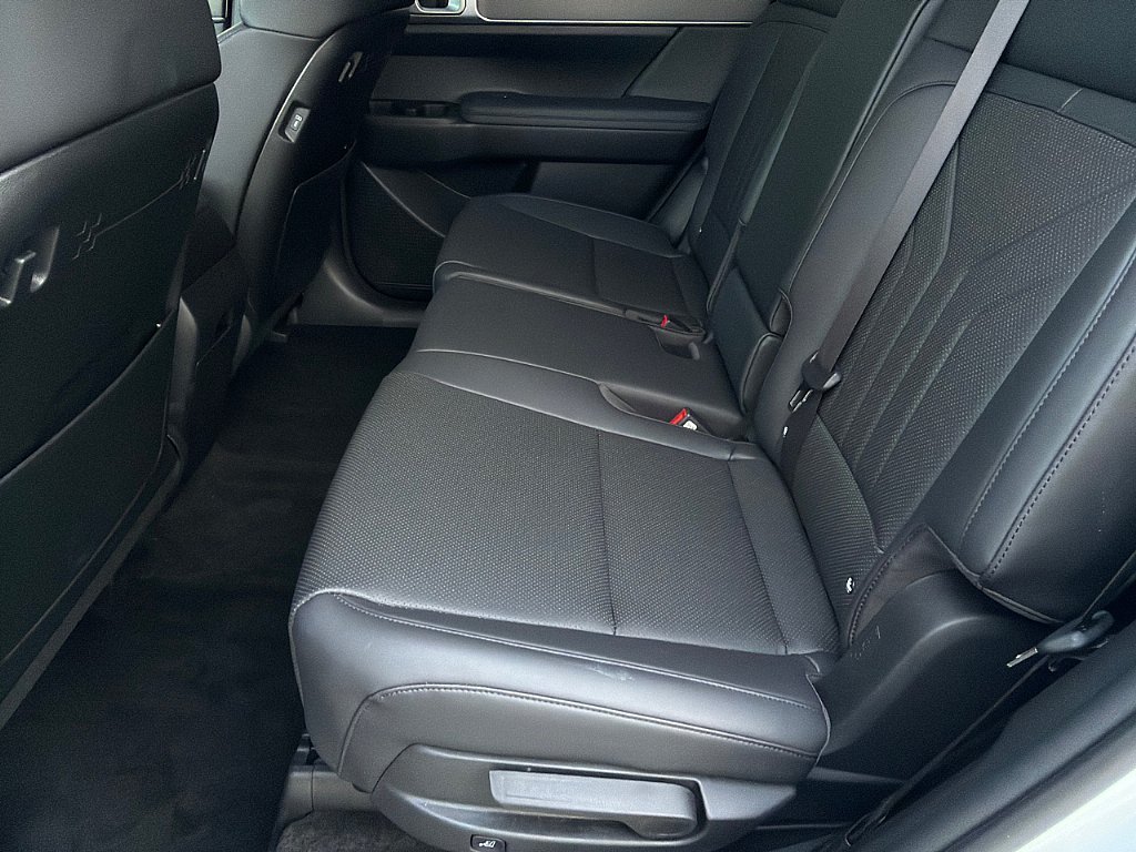 Used 2026 Serenity White Hyundai SEL image 8