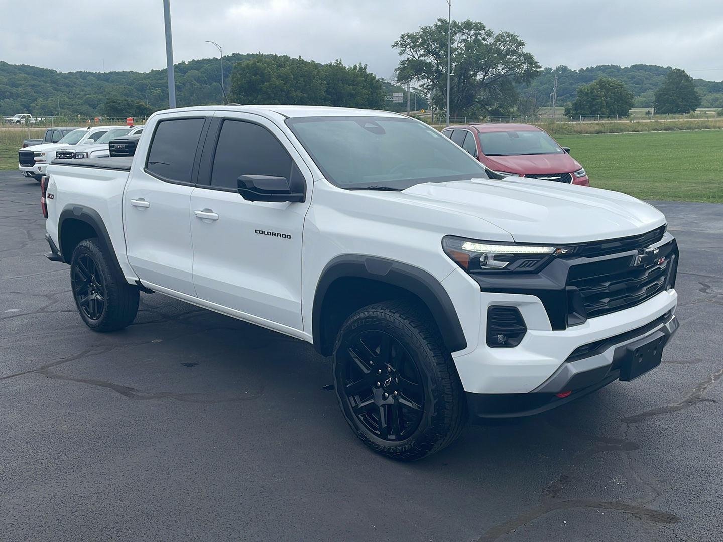 Used 2024 Summit White Chevrolet 4WD Z71 image 9