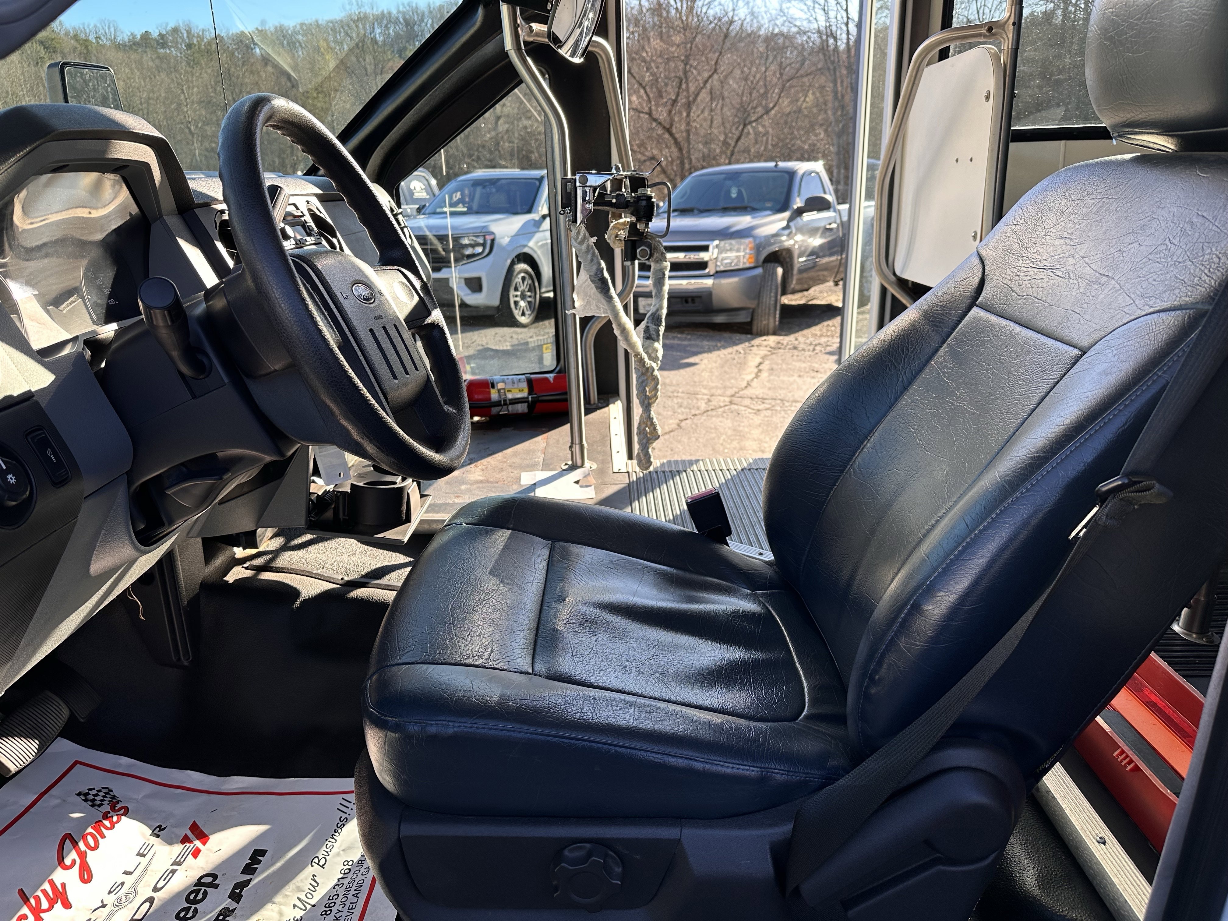 2012 Ford F-550 - Photo 9