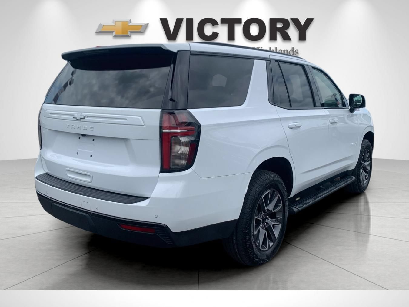 Used 2023 Summit White Chevrolet Z71 image 3