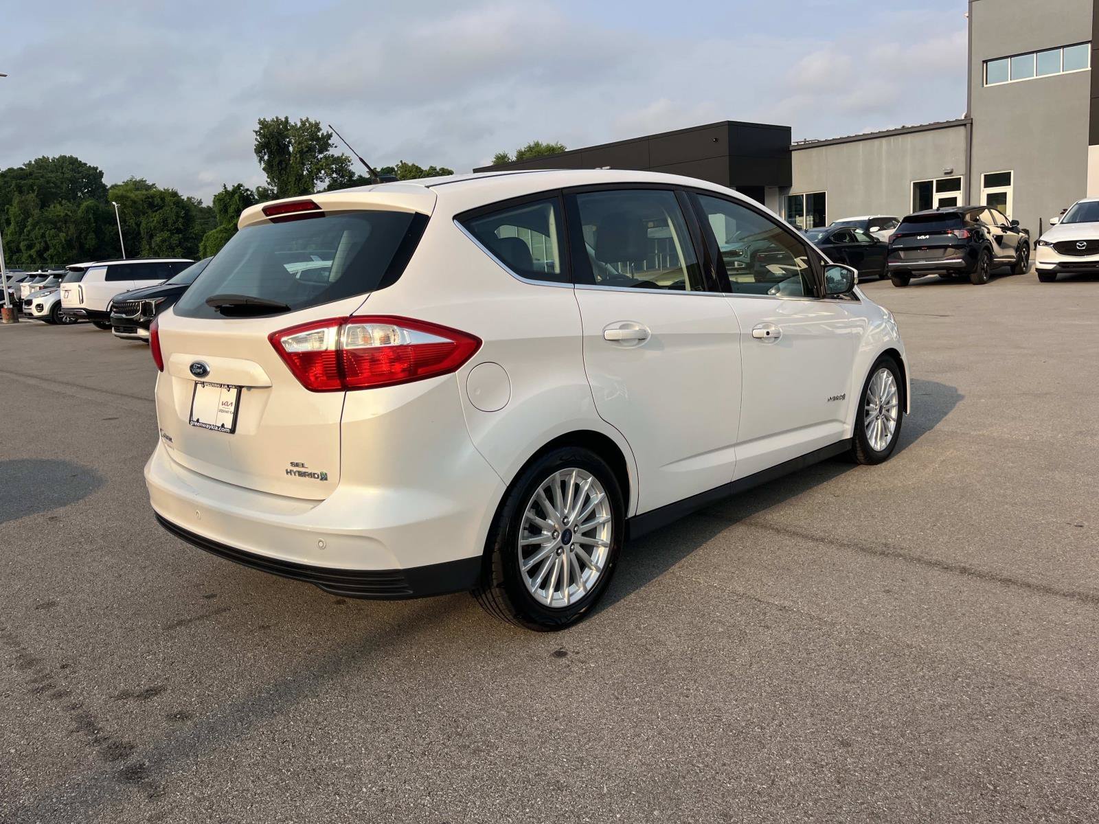 Used 2016 White Platinum Metallic Tri-Coat Ford SEL image 3