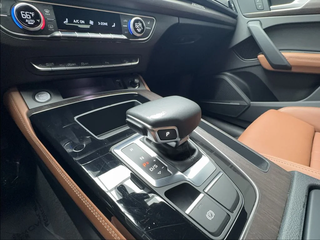 Used 2022 Black Audi  image 43