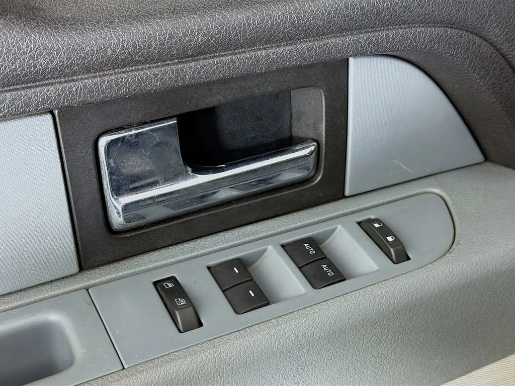Used 2013 White Ford XL image 17