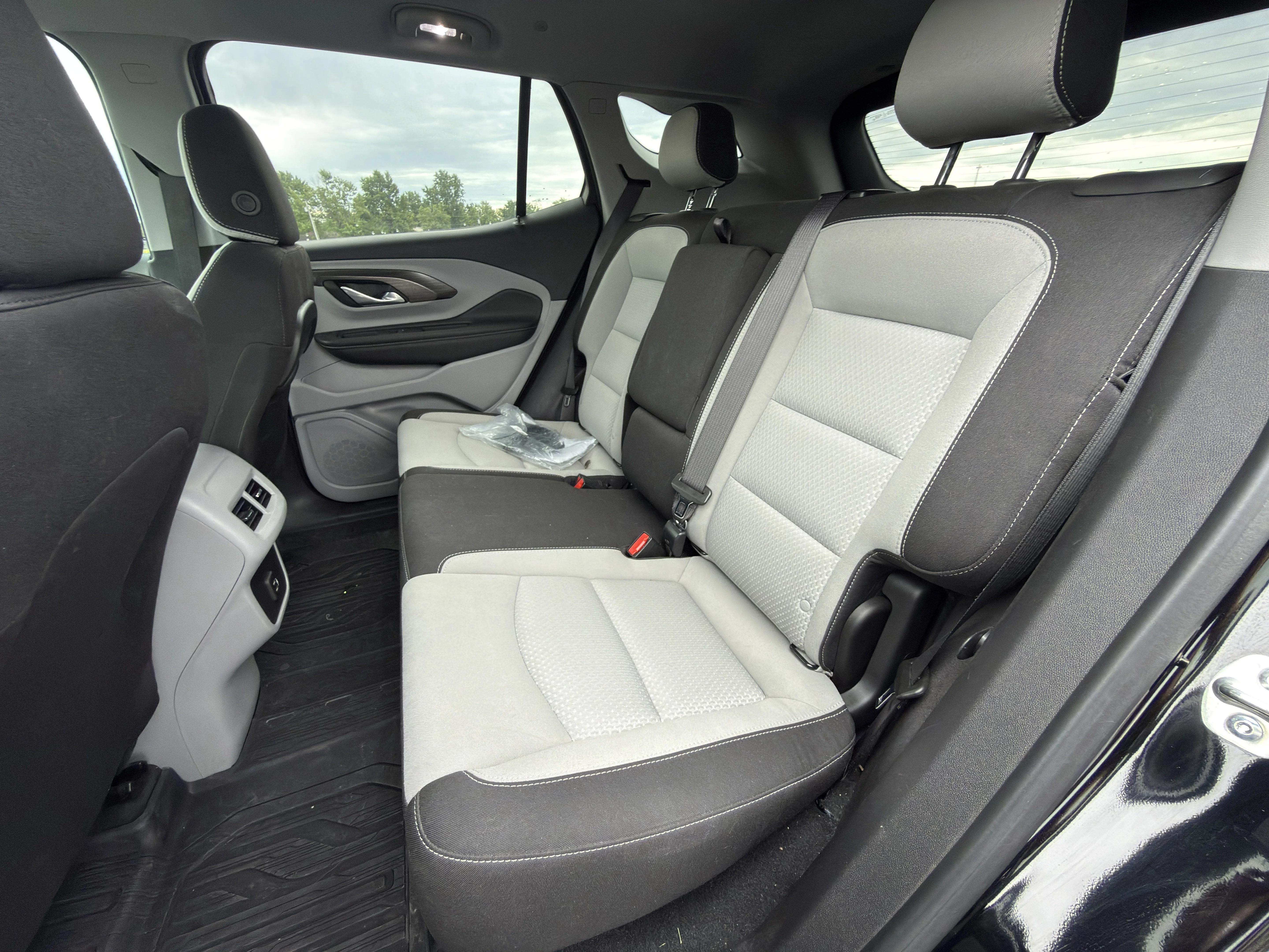 Used 2024 Ebony Twilight Metallic GMC SLE image 11