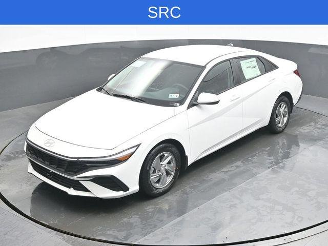 New 2026 White Hyundai SE image 13