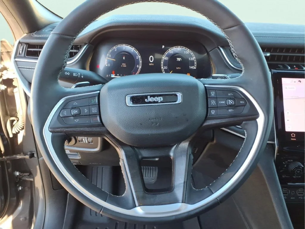 Used 2025 Gray Jeep Limited image 24