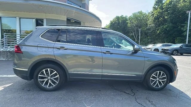 Used 2018 Gray Volkswagen 2.0T SE image 4