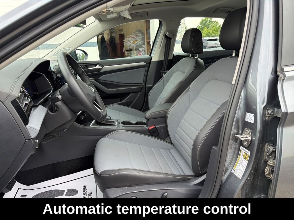 Used 2025 Gray Volkswagen 1.5T SE image 11