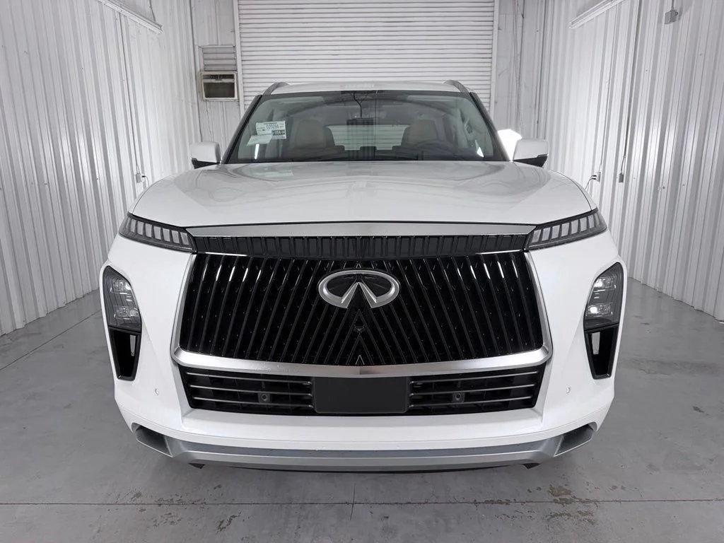 New 2027 RADIANT WHITE INFINITI Luxe 2WD image 2