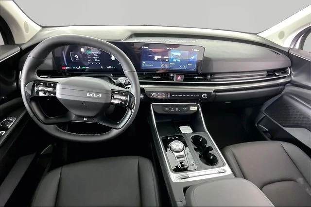 New 2027 Silver Kia SX image 6