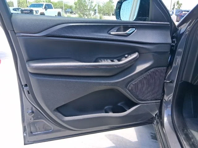Used 2024 Gray Jeep Altitude image 13