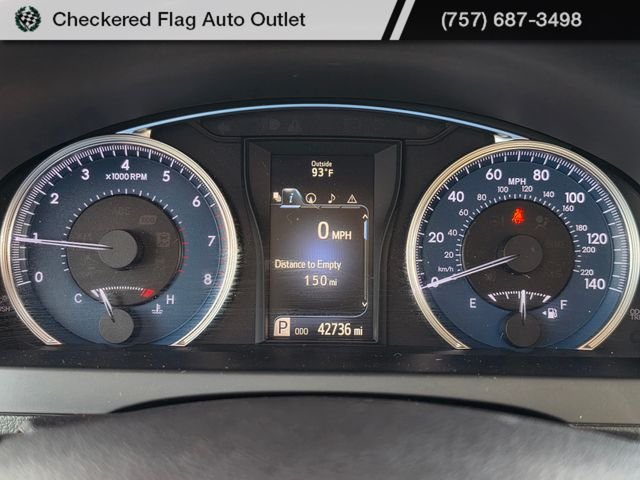 Used 2015 Creme Brulee Mica Toyota XLE image 11