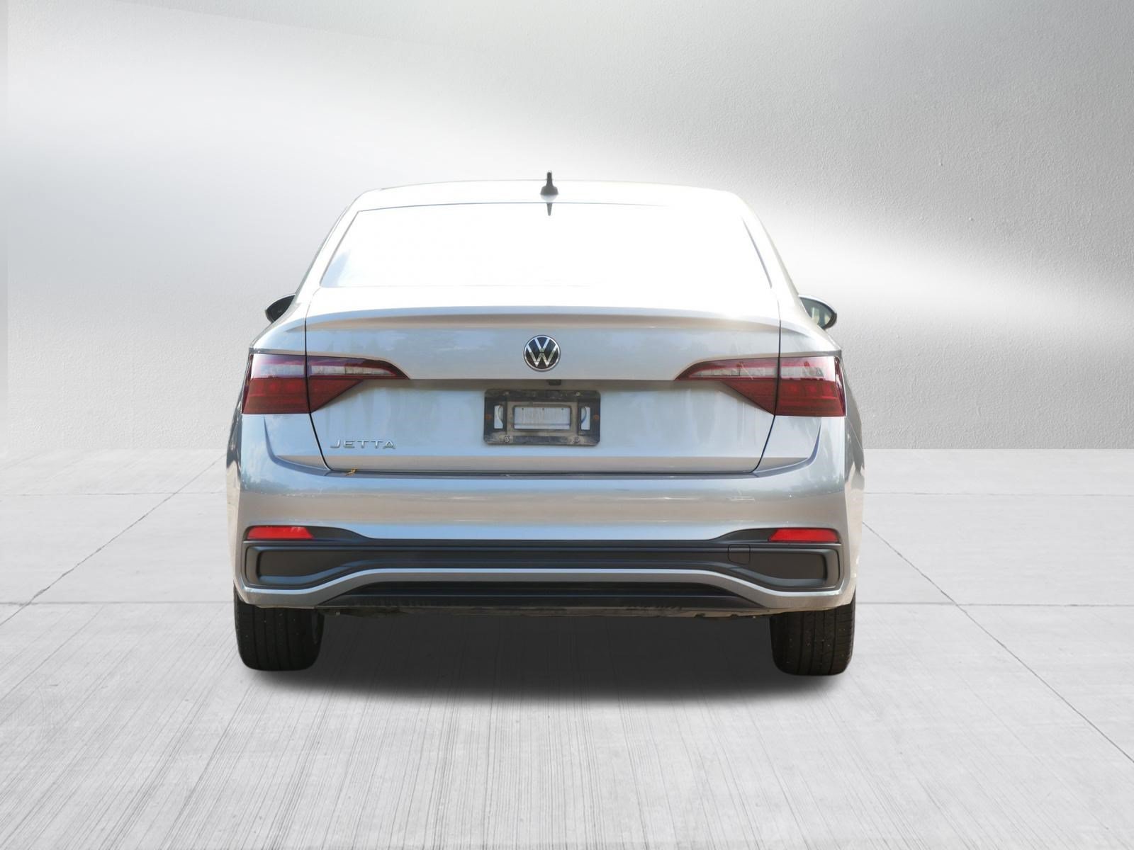 Used 2022 Pyrite Silver Metallic Volkswagen Sport image 6