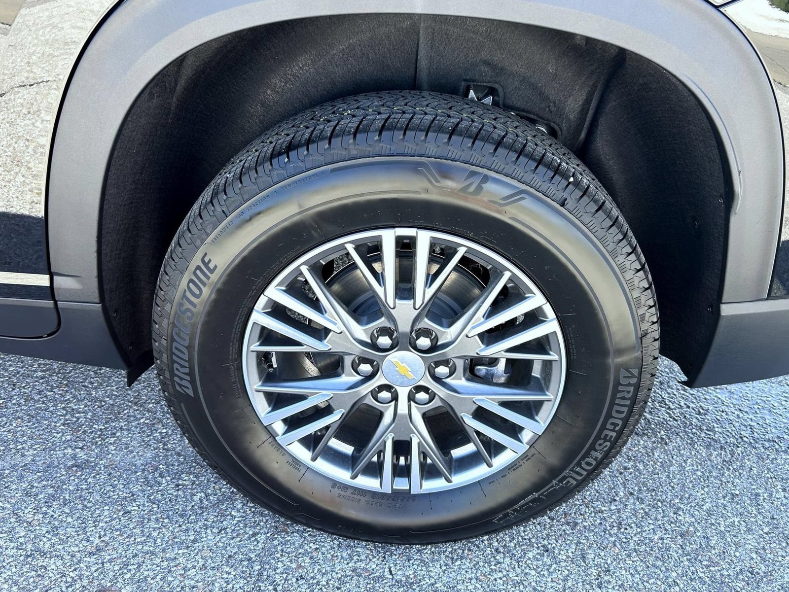 2027 Chevrolet Traverse LT - Photo 24