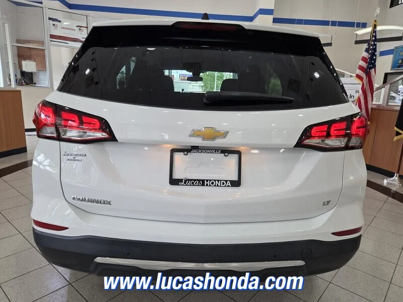 Used 2024 WHITE CHEVROLET FWD 4dr LT w/1LT image 5