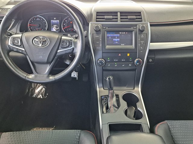 Used 2015 Silver Toyota SE image 24