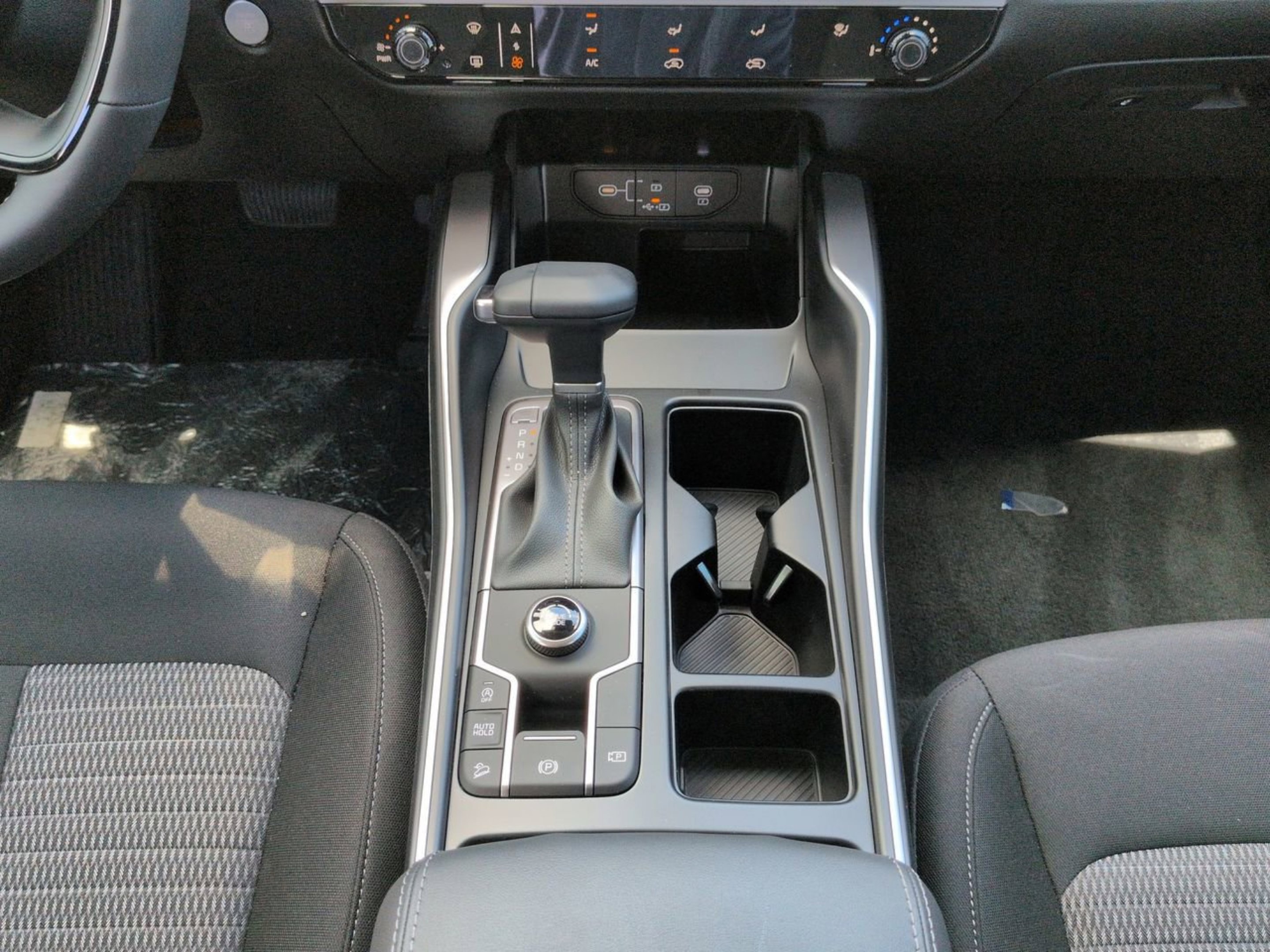 New 2026 Glacial White Pearl Kia LX image 12