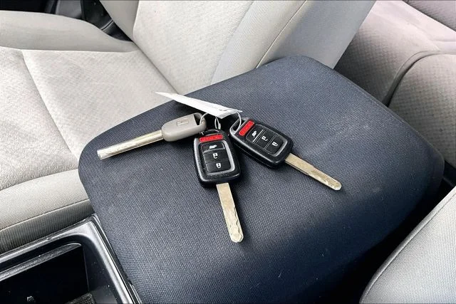 Used 2016 Gray Honda SE image 35