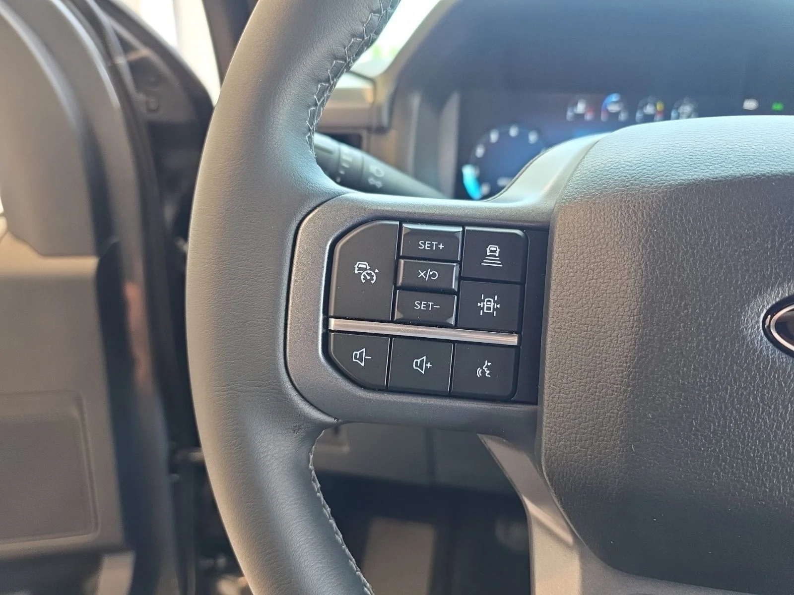 New 2026 Carbonized Gray Metallic Ford XLT image 8