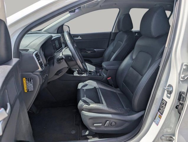 Used 2022 White Kia EX image 28