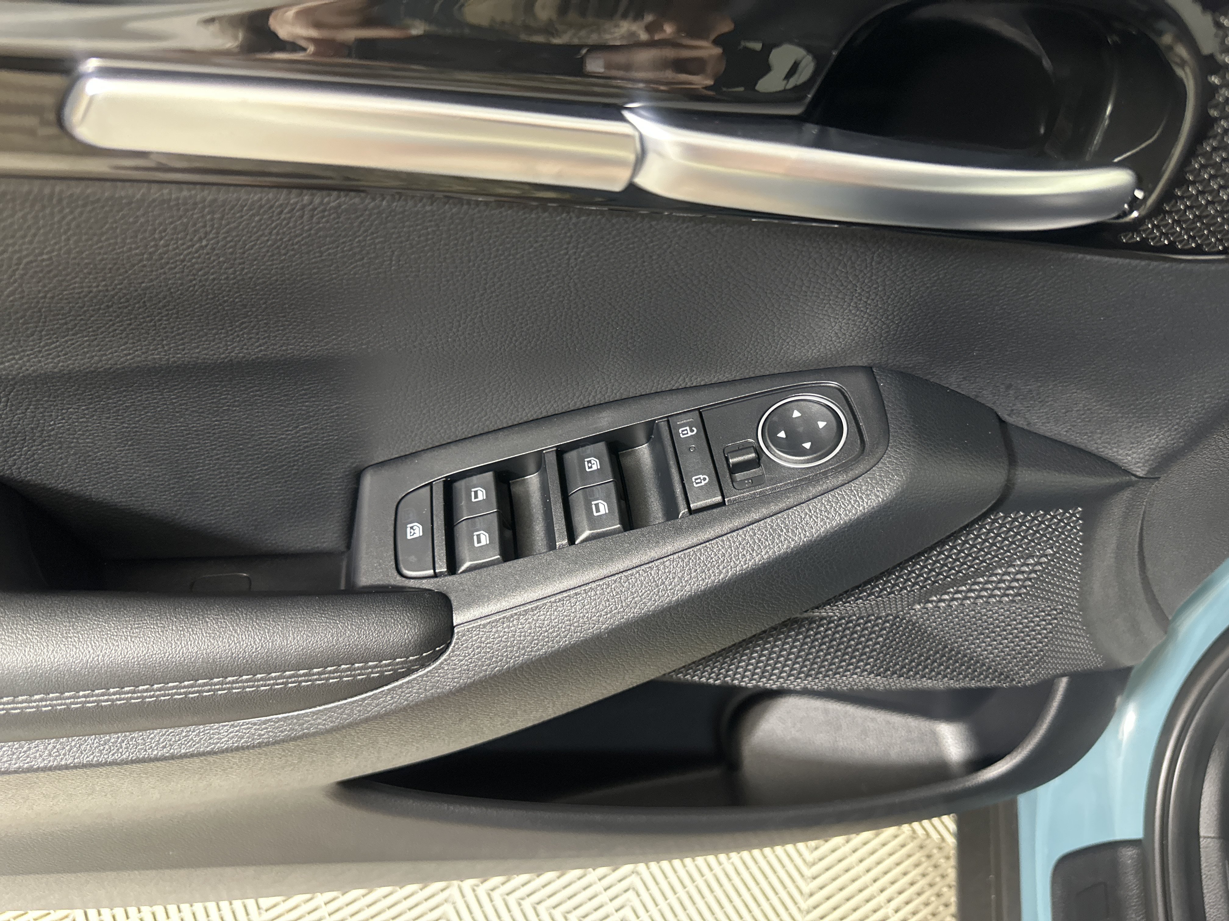 Used 2026 Pluton Blue/Black Roof Kia S image 11