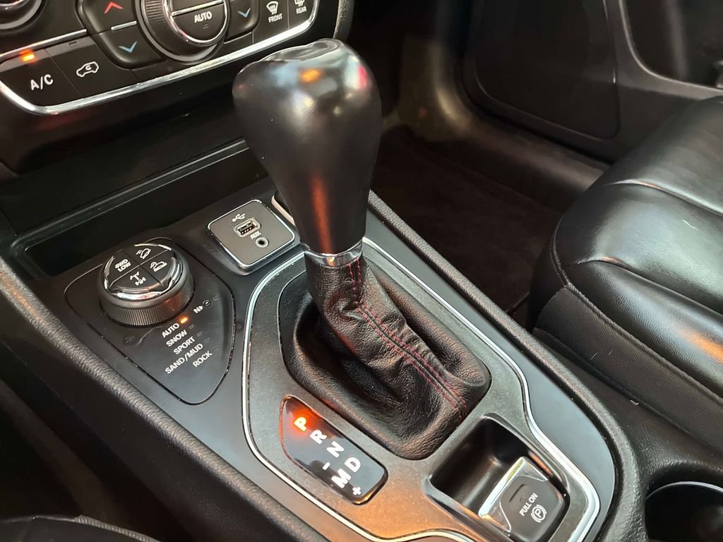 Used 2019 Gray Jeep Trailhawk image 28