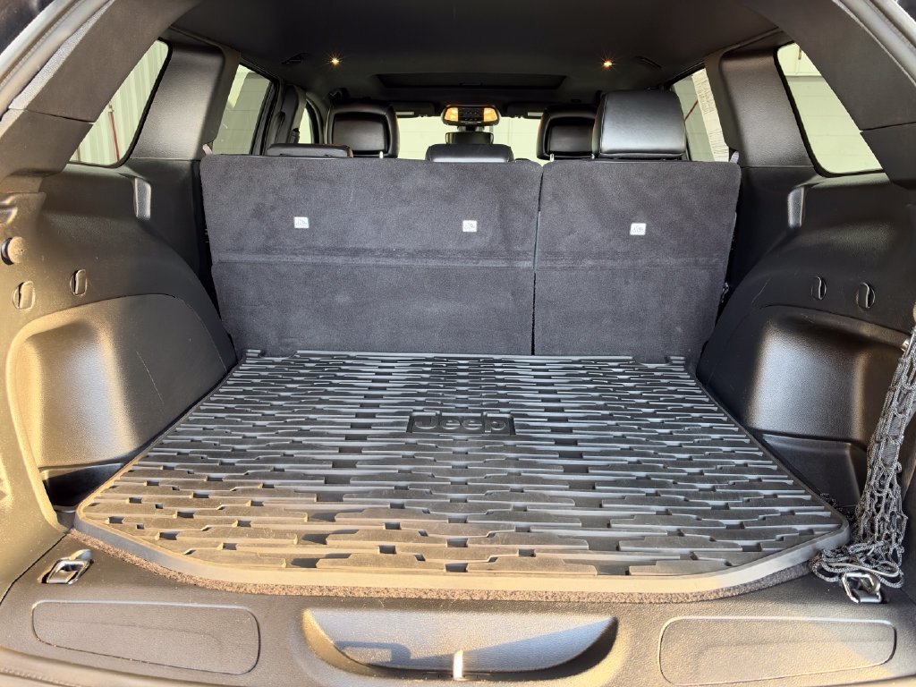 Used 2021 Gray Jeep Limited image 4