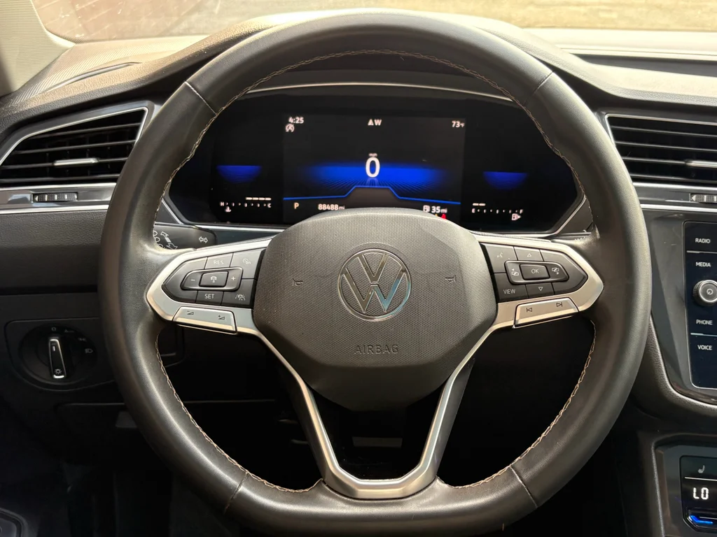 Used 2022 Pure White Volkswagen SE image 10