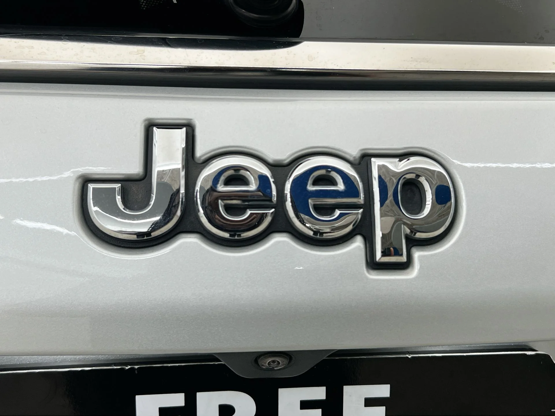 Used 2025 Silver Jeep Limited image 38