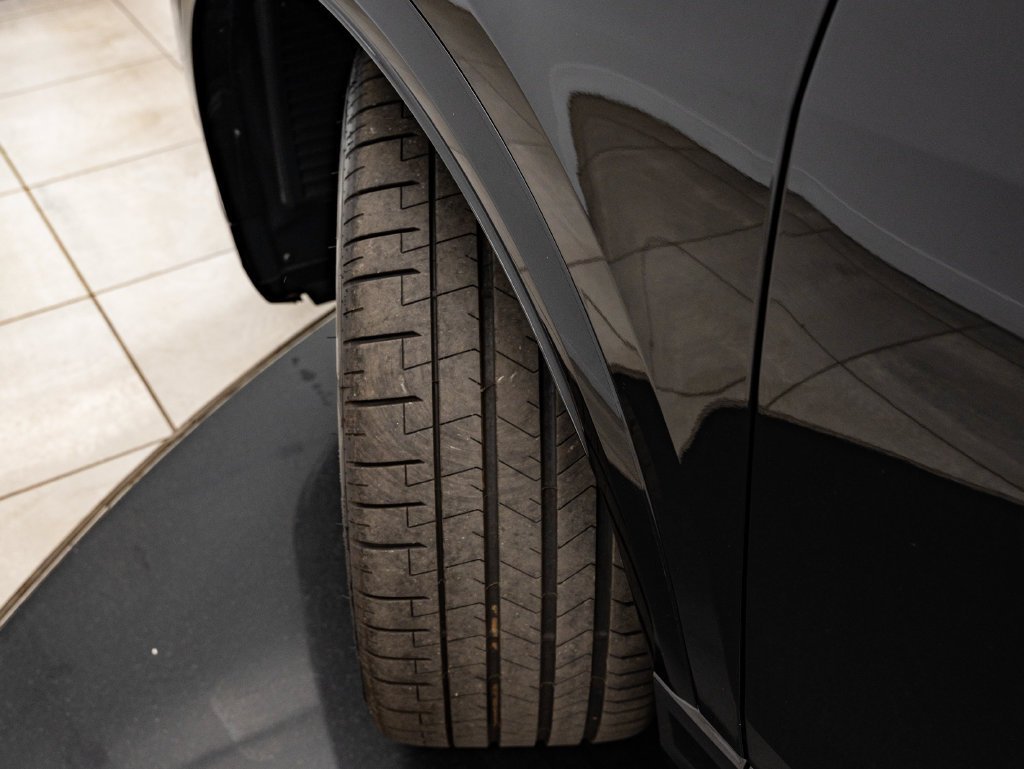 Used 2025 Mythos Black Metallic Audi 4.0T image 47