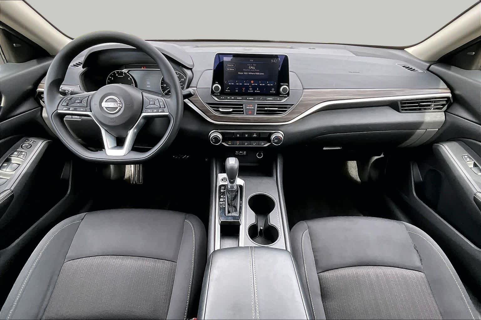 Used 2025 Glacier White Nissan SV image 14