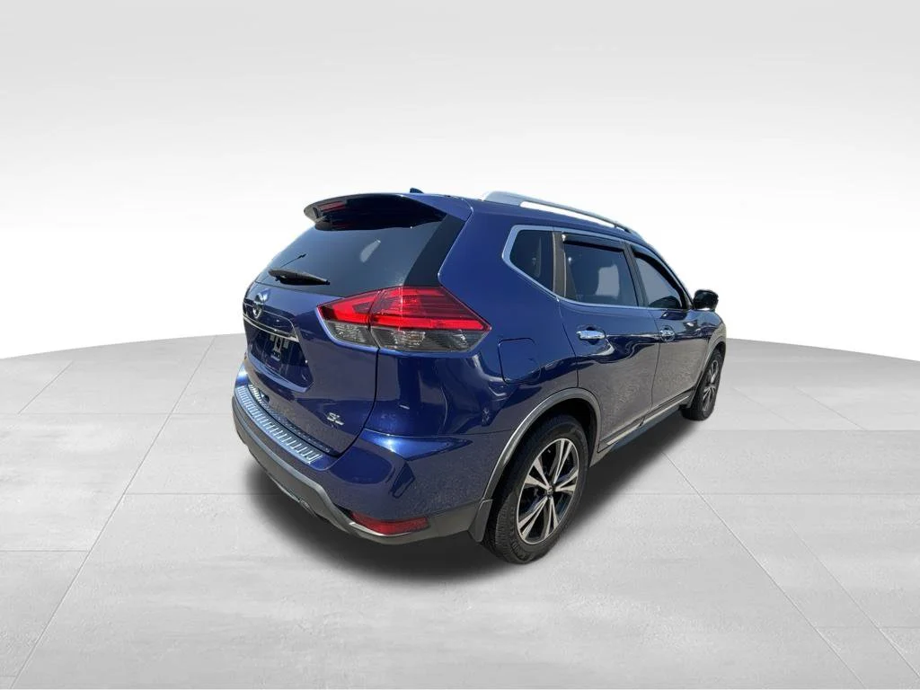Used 2017 Blue Nissan SL image 5