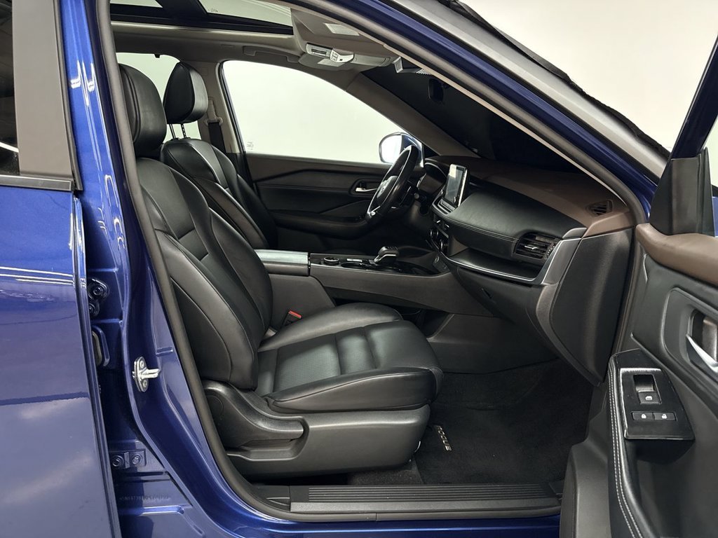 Used 2023 Caspian Blue Metallic Nissan SV image 18