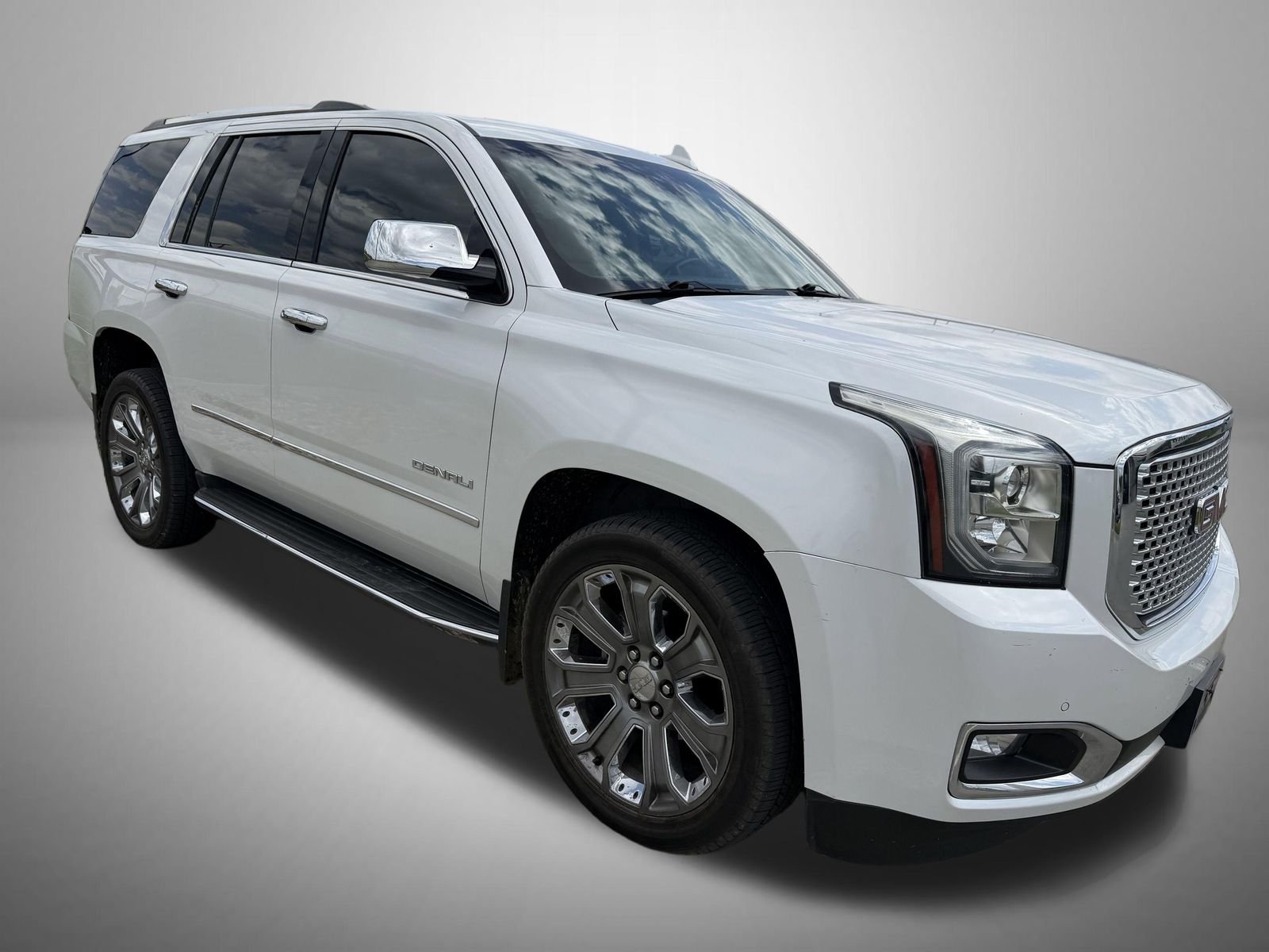 Used 2016 White GMC Denali image 2