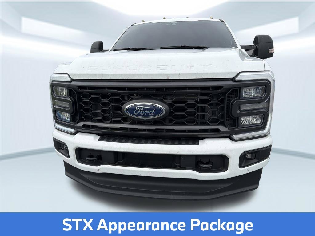 Used 2025 White Ford XL image 2