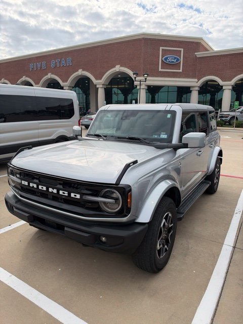 Used 2023 Silver Ford Outer Banks image 2