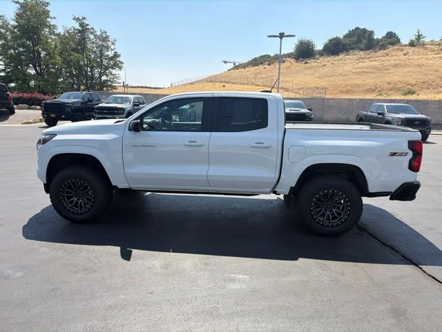 Used 2023 White Chevrolet Z71 image 5