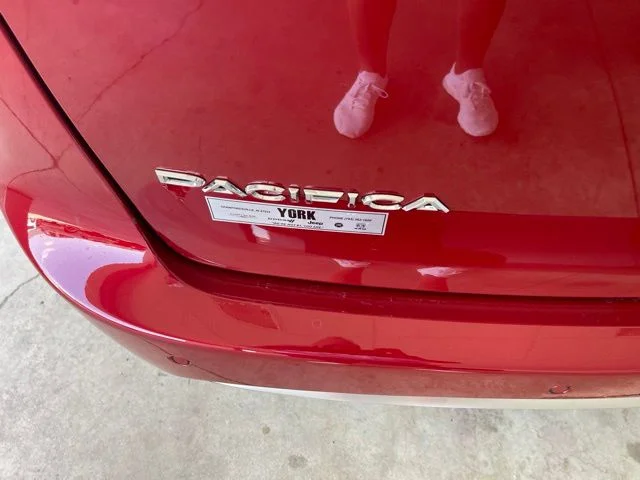 New 2027 Red Hot Pearl-Coat Exterior Paint Chrysler Select image 7
