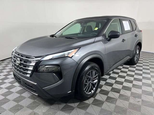 Used 2024 Gray Nissan S image 3